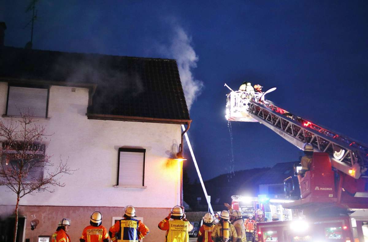 In Sulzbach hat am Dienstagmorgen ein Wohnhaus gebrannt.