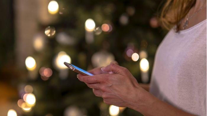 Fast zwei Drittel haben Smartphone-Regeln für  Heiligabend
