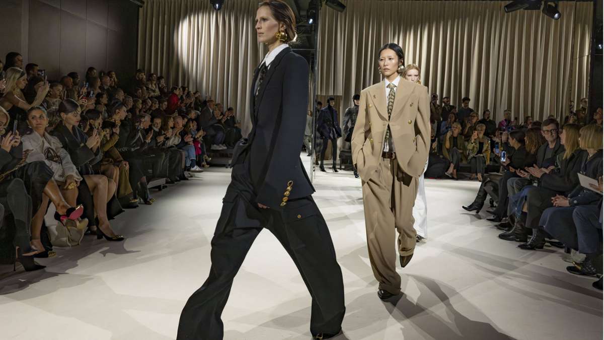 Weit, weiter am weitesten – hier bei Schiaparelli in Paris auf der Fashion Week