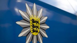 Polizei ermittelt in Sindelfingen: Unbekannter sägt Auspuff ab