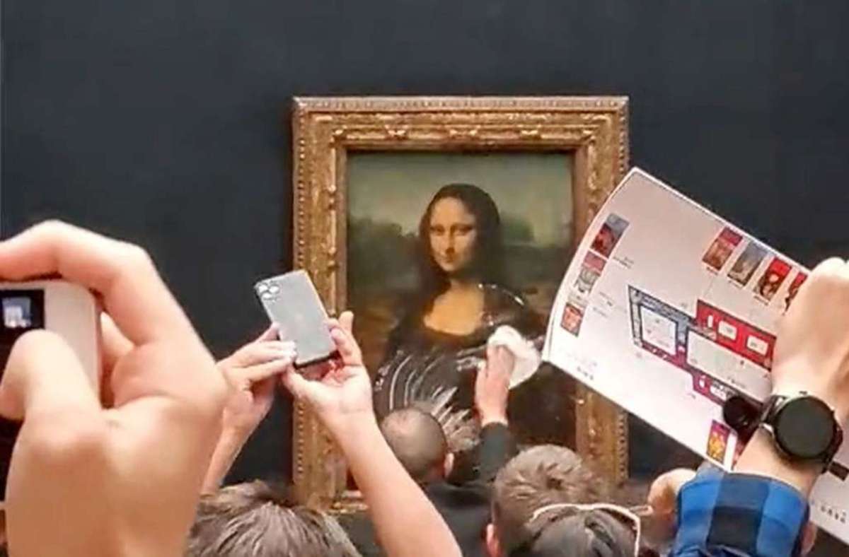 Louvre in Paris: Besucher bewirft Vitrine der „Mona Lisa“  mit Torte