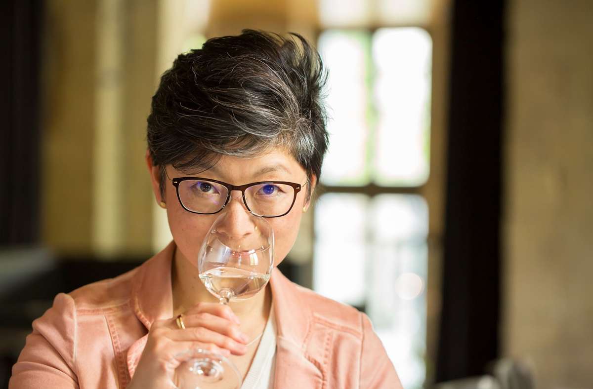 Yoshiko Ueno-Müller trinkt gerne Sake – und weiß, zu welchen Speisen er gut passt.