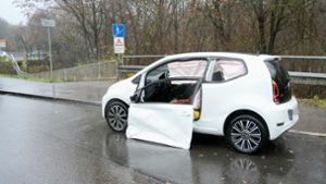 Unfall in Waldenbuch: Fahrerin in Auto eingeschlossen