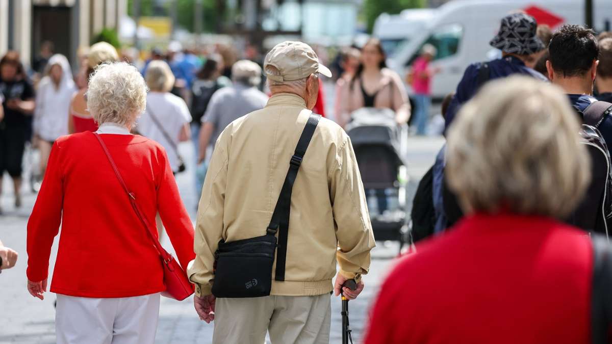 Gesellschaft: Studie: Deutsche Bevölkerung legt bis 2040 zu und altert