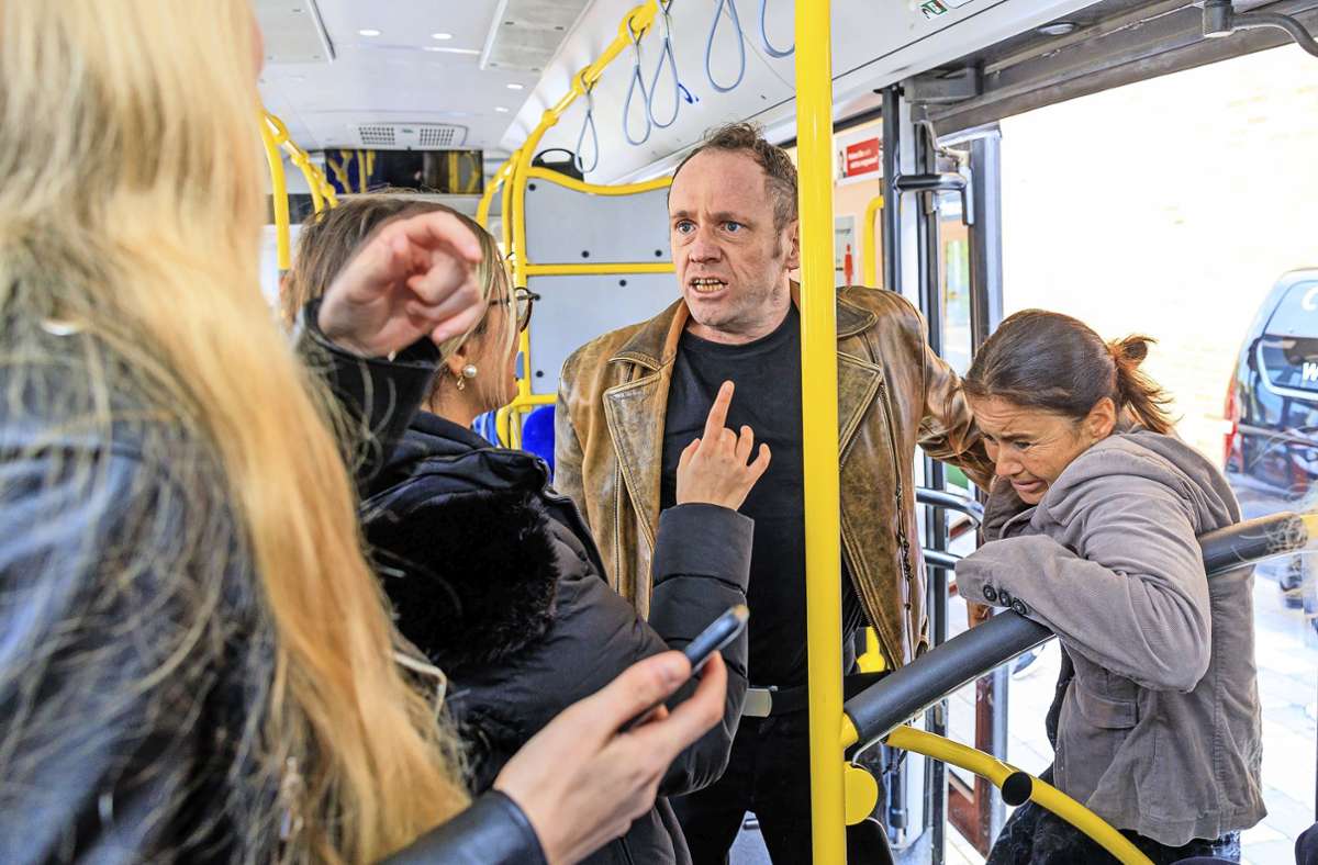 Theater Q-rage spielt in Böblingen: Ein Bus als Bühne für Zivilcourage