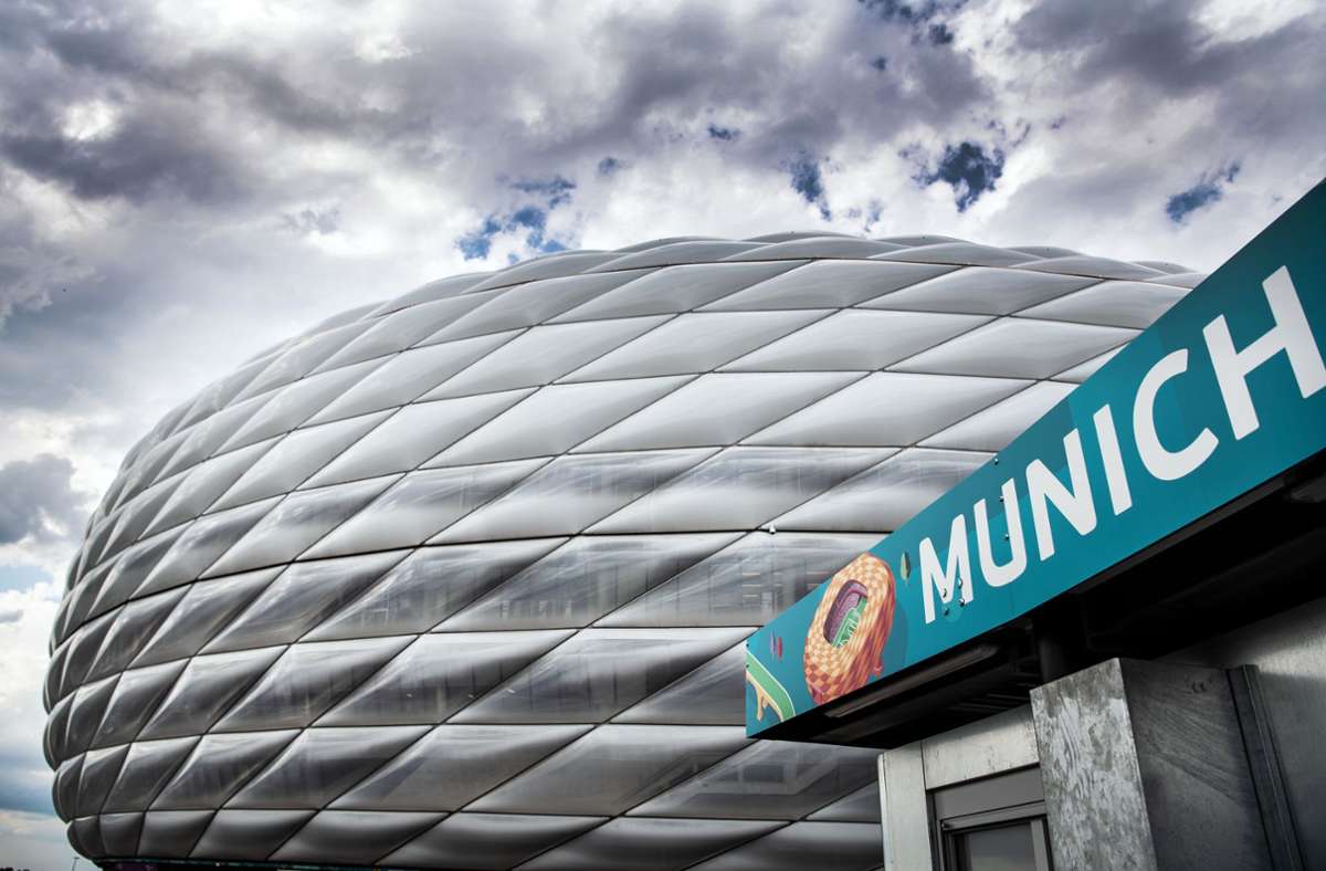 In München haben Unbekannte Banner der UEFA gestohlen. Foto: dpa/Federico Gambarini