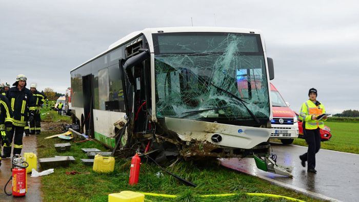 Schulbus-Unfall wohl wegen Unachtsamkeit des Fahrers