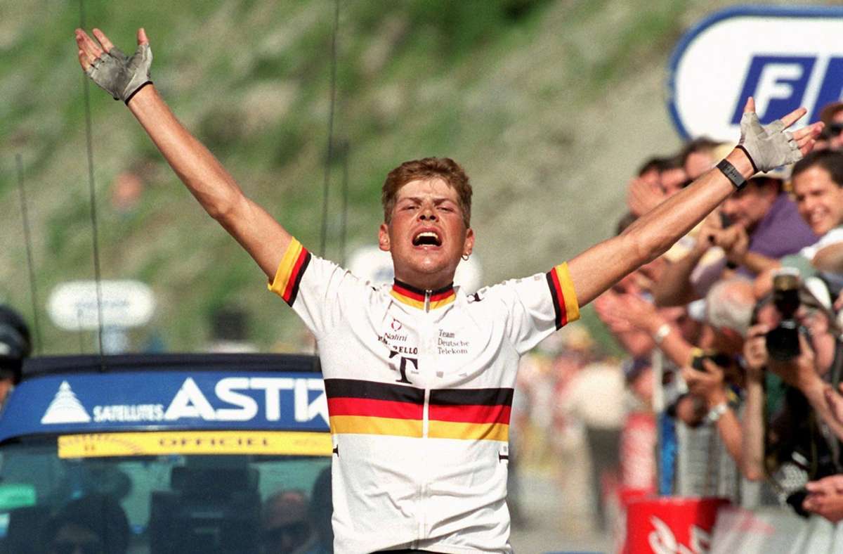 Das letzte Mal in Weiß: Nach dem Sieg in Andorra hat Jan Ullrich bei der Tour 1997 nur noch Gelb getragen.