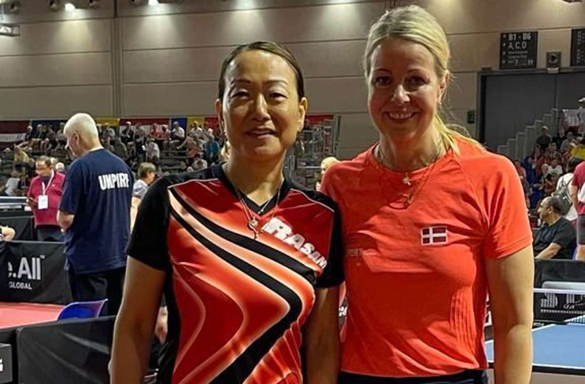 Xu Yanhua (links) mit ihrer Finalpartnerin im Einzel, Pia Toelhoj aus Dänemark Foto: Gerd Arnold