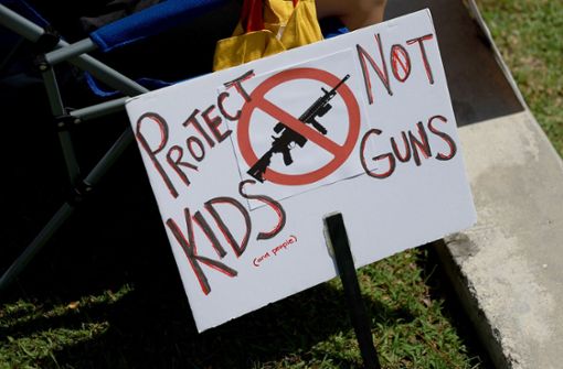 In den USA demonstrieren Menschen vielerorts für strengere Waffengesetze. Foto: AFP/JOE RAEDLE