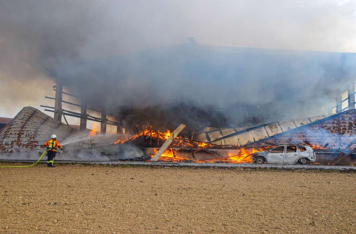 Schaden in Millionenhöhe: Brand auf Hofgut Sinsheim gelöscht