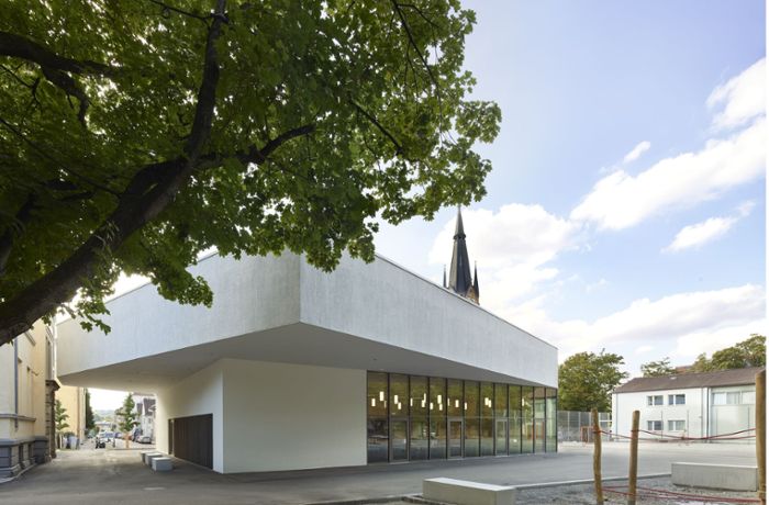Architektur in Stuttgart: Kinder freuen sich über ein prima Klima in der minimalistischen Mensa
