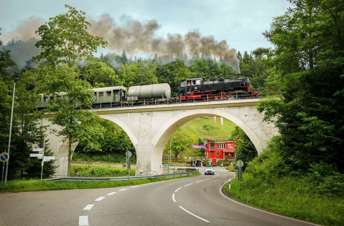 Die Schwäbische Waldbahn überquert auf dem Weg nach Welzheim gleich drei beeindruckende Viadukte.