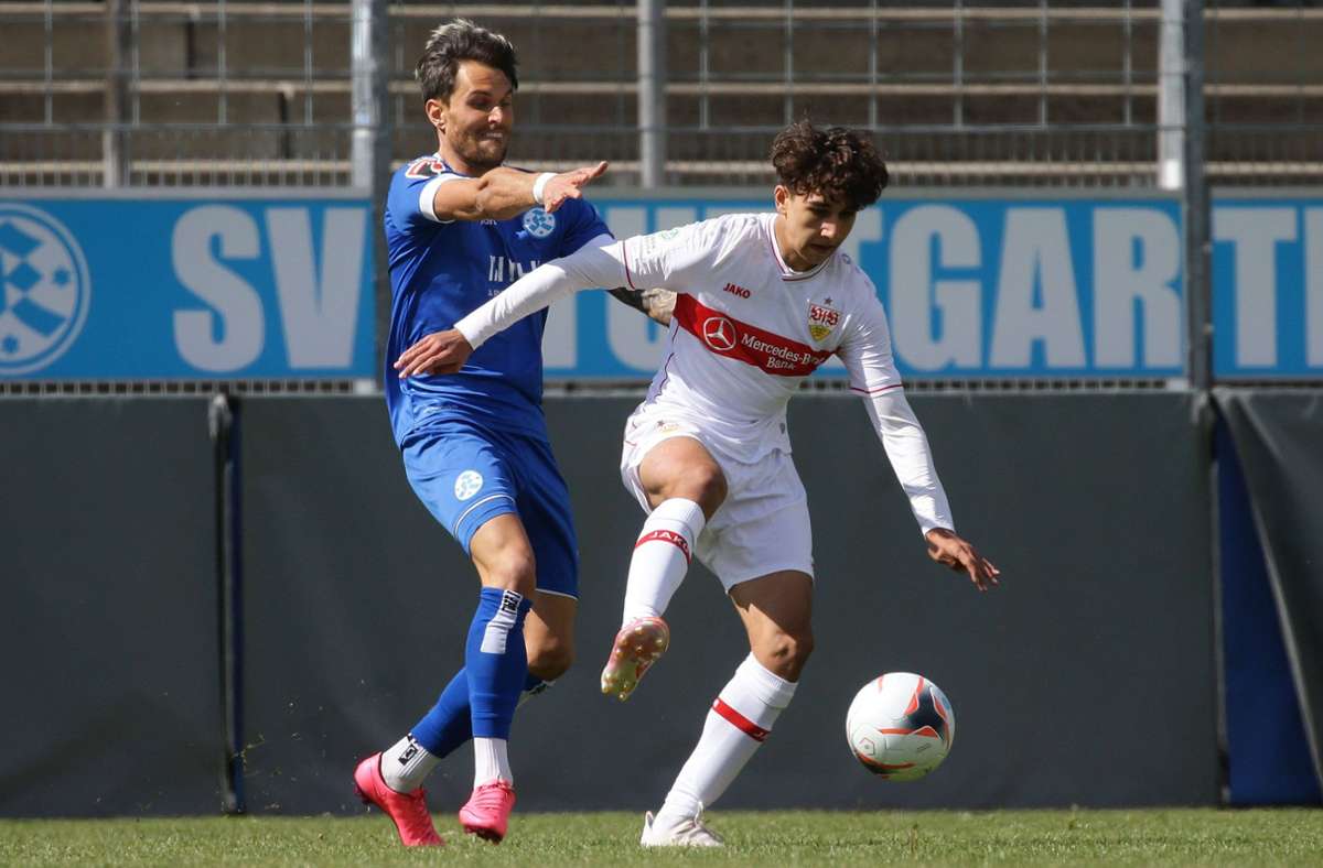 Fußball: Leon Reichardt  und Raul Paula spielen für die U19 des VfB Stuttgart