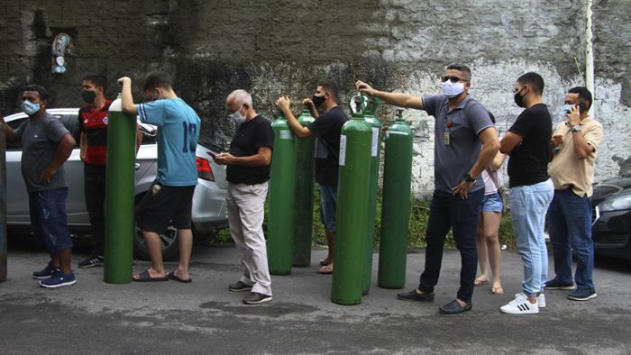 Sauerstoff-Lieferung aus Venezuela trifft  in  Manaus ein