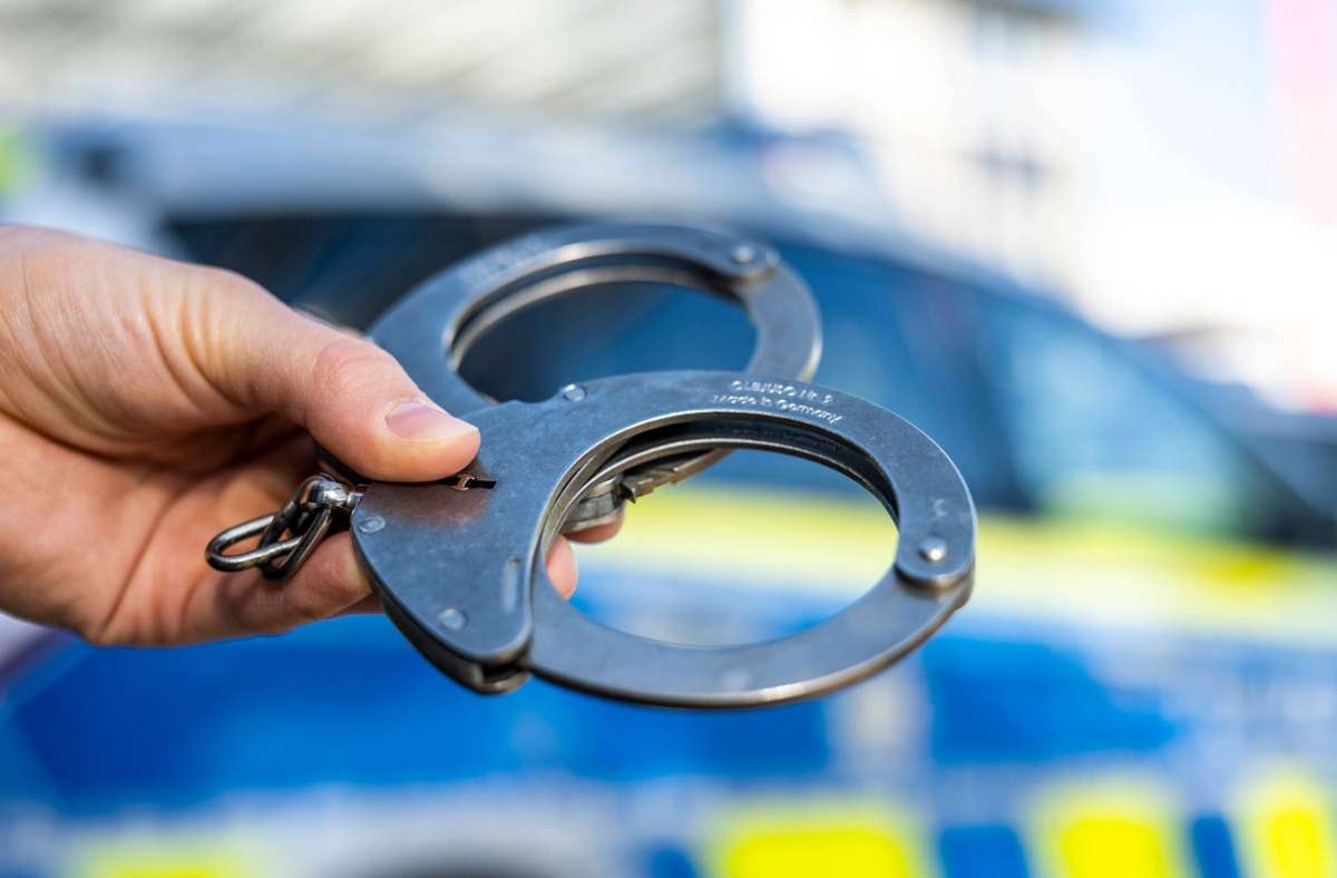 Herrenberg: 43-Jähriger greift Polizisten an