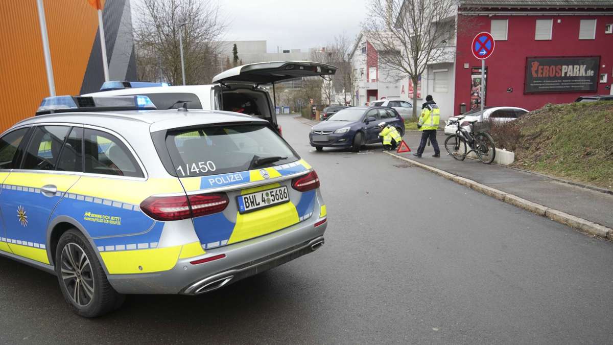Nach Kollision mit Auto in Sindelfingen: Pedelec-Fahrer schwer verletzt in Klinik geflogen