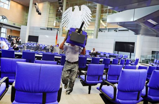 Bald müssen mehr als 100 Stühle  im Deutschen Bundestag wieder raus: Ab der nächsten Wahl 2026 ist die Zahl der Abgeordneten auf 630 begrenzt. Foto: dpa/Kay Nietfeld