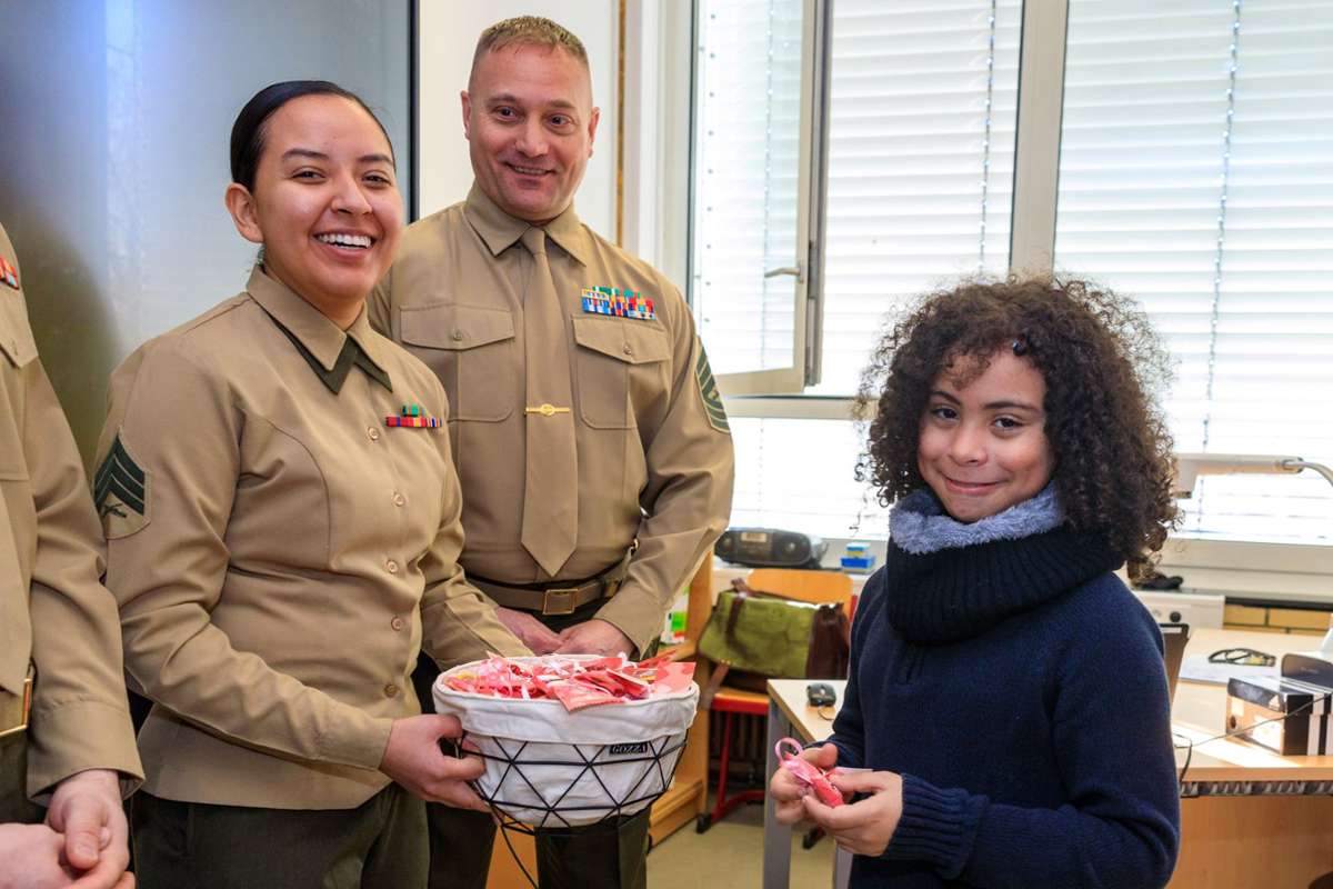 Valentinstag in Böblingen: US-Militär verteilt in der Schule Süßigkeiten