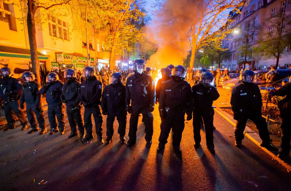Demonstrationen in Berlin: Baerbock kritisiert Ausschreitungen am 1. Mai