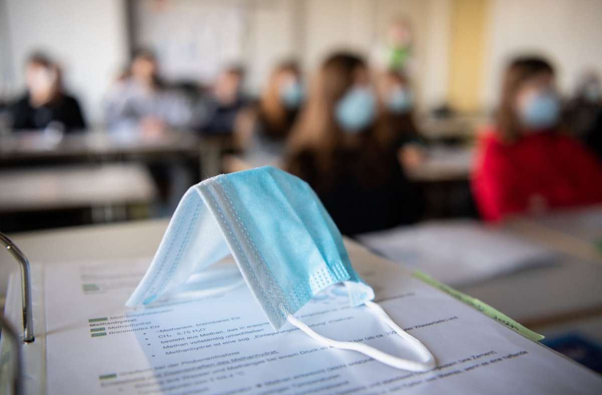 Maskenpflicht an Schulen in Baden-Württemberg: Lehrern geht  Abschaffung  zu schnell