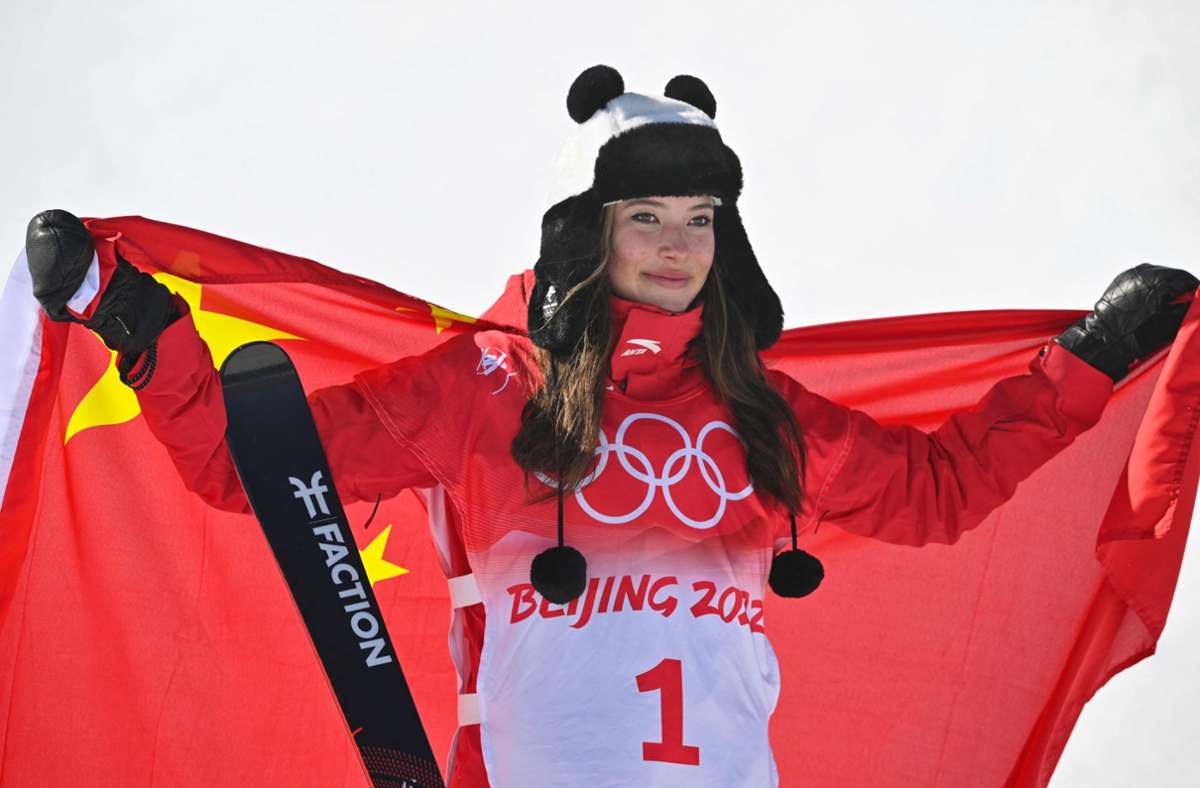 Eileen Gu hat erneut Gold für China im Ski-Freestyle geholte.