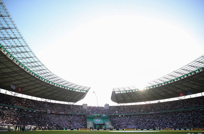 DFB-Pokal-Endspiel in Berlin: Leipzig startet Pokalfinale mit Forsberg –  Freiburg mit Dreierkette