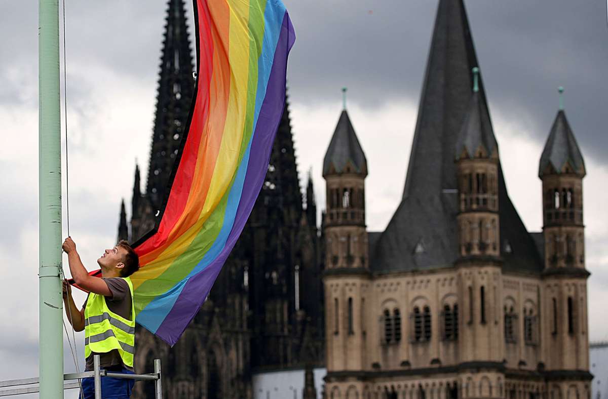 Segnung homosexueller Paare: An den Kirchen sollen Regenbogenflaggen wehen