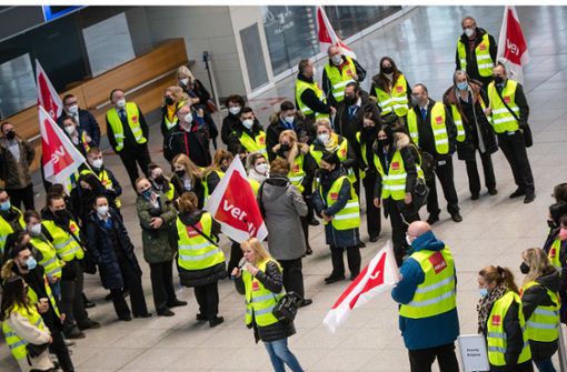 Protestaktion am Stuttgarter Flughafen Foto: dpa/Christoph Schmidt