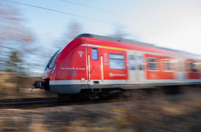 Dritter Vorfall in kurzer Zeit: S-Bahn kollidiert mit E-Bike – Zug evakuiert