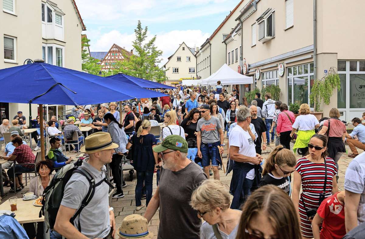 Festtagsstimmung in Ehningen: Offenbar hatten die Menschen wieder richtig Lust auf den Pfingstmarkt und kamen in Scharen.