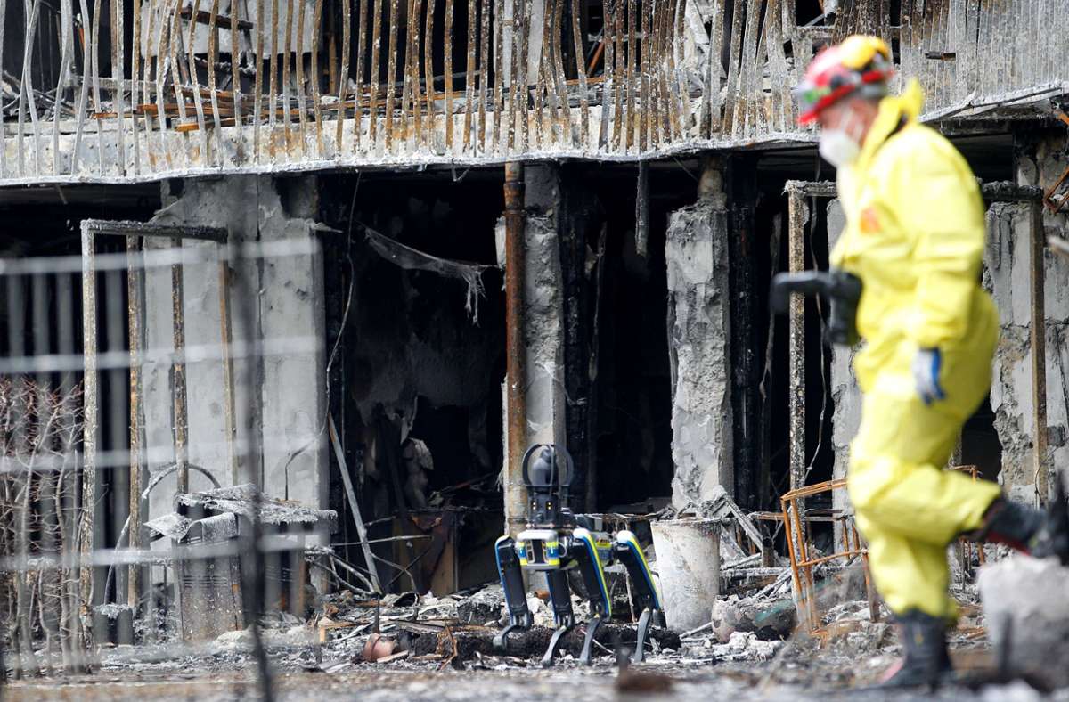 Der Schaden nach dem Brand einer Wohnanlage in Essen liege in zweistelliger Millionenhöhe. Foto: dpa/Roland Weihrauch