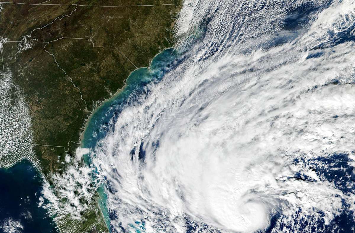 Der Hurrikan „Nicole“ war  in der Nähe von Vero Beach, Florida, auf Land getroffen.