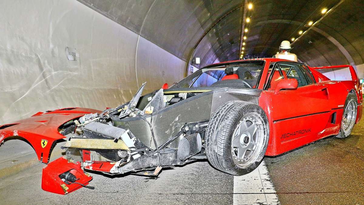 Unfall im Engelbergtunnel: der zerstörte Ferrari F40