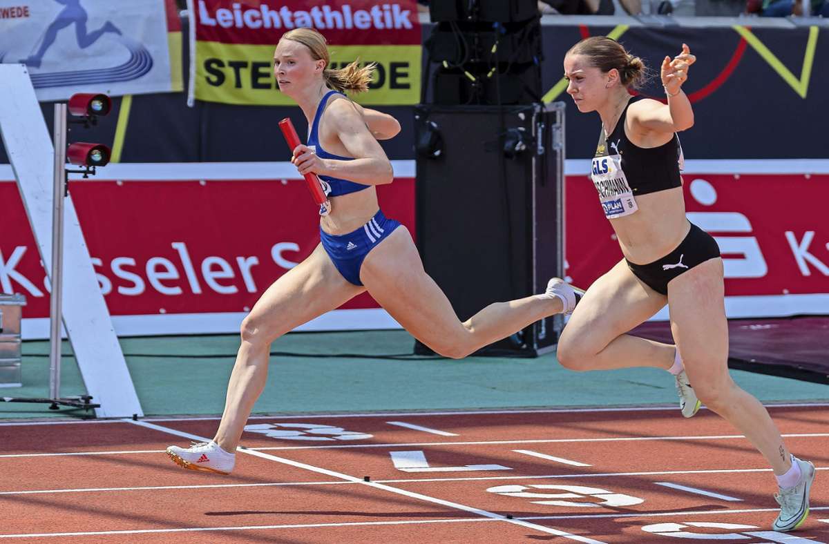 Ganz schön knapp: Jessica-Bianca Wessolly (li.) bringt hauchdünn die Silbermedaille für die 4 x 100-Meter-Staffel des VfL Sindelfingen ins Ziel.