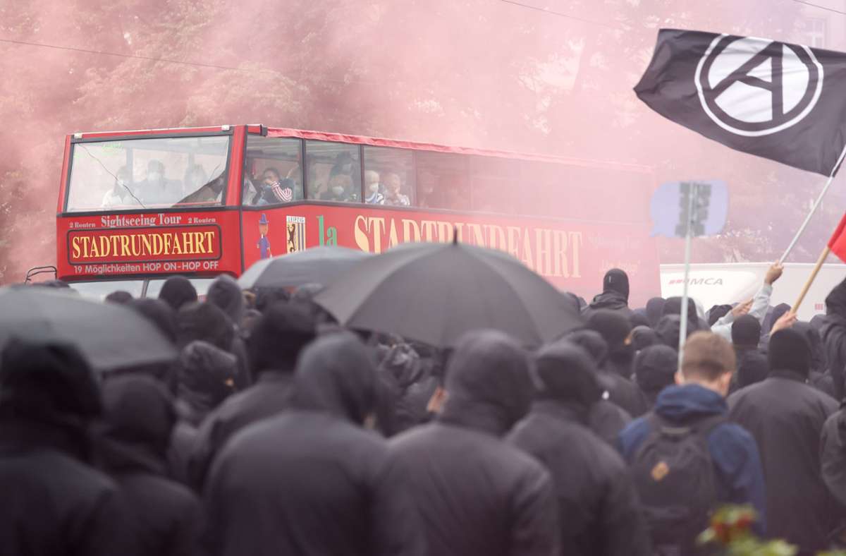 Leipzig: Brennende Barrikaden nach „LinX“-Demonstration