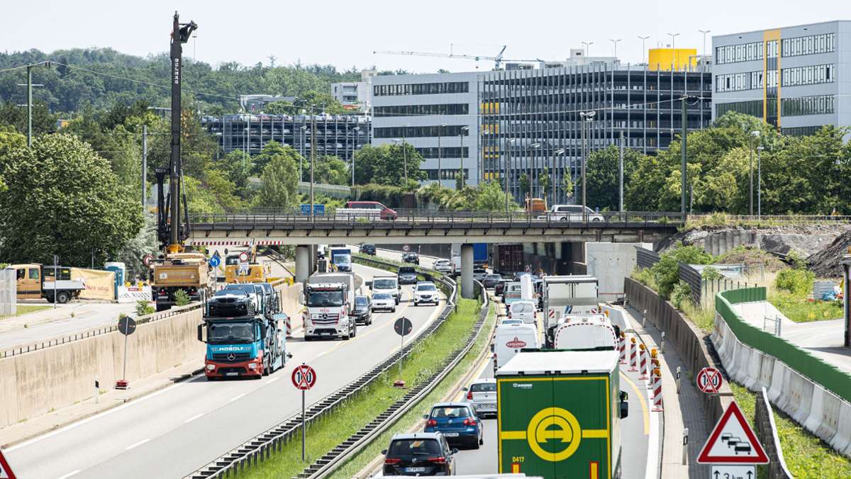 Autobahn bei Böblingen wird sechsspurig: Zwölf neue Bauwerke für die  A 81