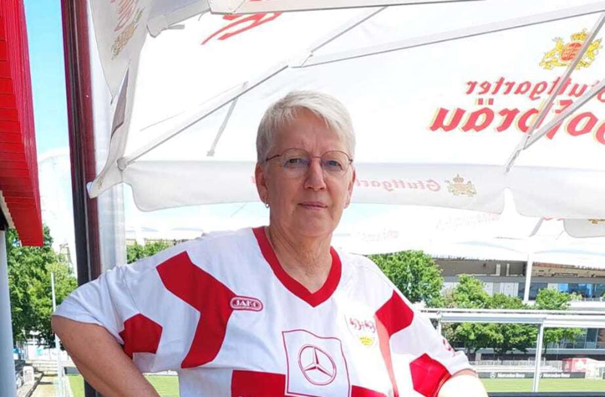 Angelika Brendle-Arndt ist seit jeher treue Anhängerin des VfB Stuttgart. Foto: Privat