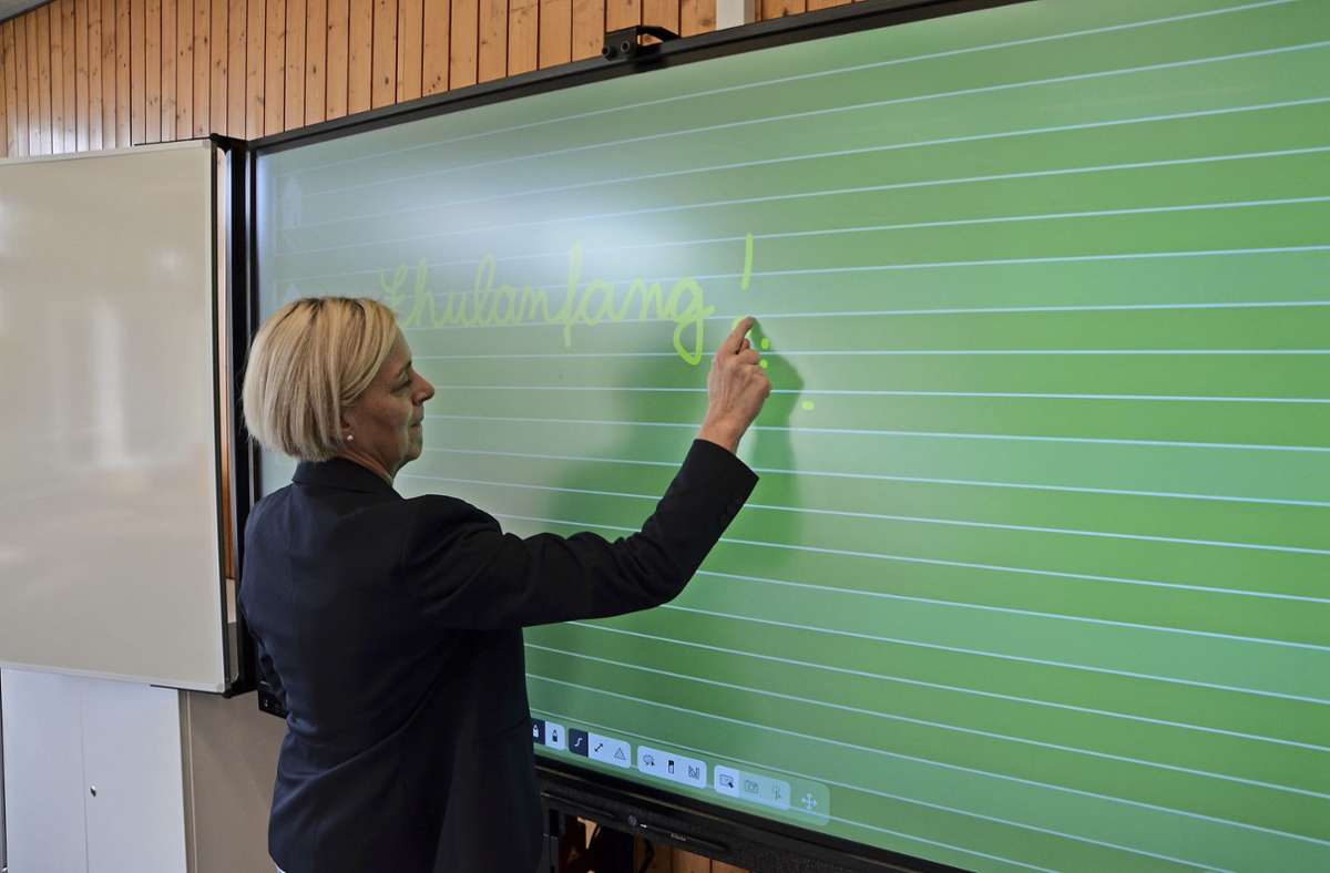 Altdorf: Grundschule mit digitalen Tafeln ausgestattet