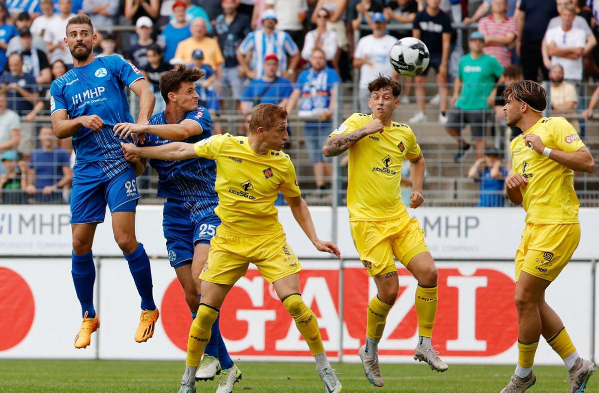 Stuttgarter Kickers gegen TuS Koblenz: Beeindruckender Auftritt der Blauen führt zu einem 7:0-Erfolg