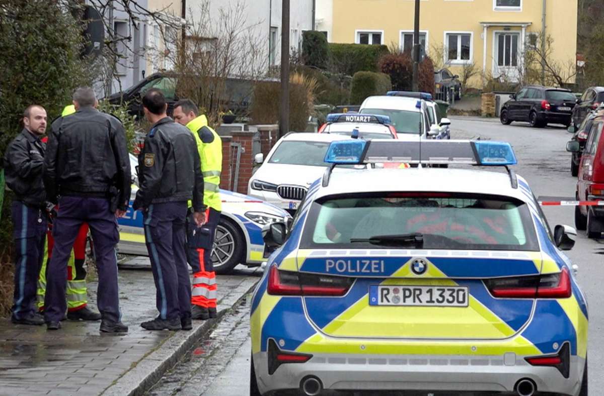 Regensburg: Seniorin tot, Enkelin schwer verletzt - Polizei fasst Tatverdächtigen