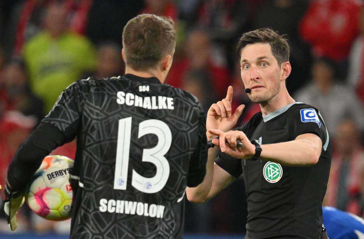 Konkurrent des VfB Stuttgart: Der Elfmeter für Schalke 04 erhitzt die Gemüter