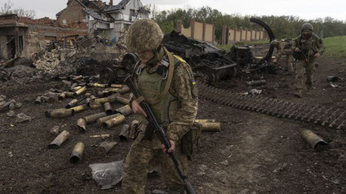Ukrainische Soldaten stoßen bei Charkiw an russische Grenze vor
