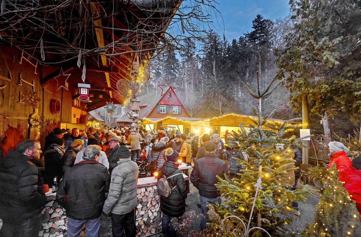 Heimelige Adventsstimmung auf dem Weihnachtsmarkt in Glattenzainbach.