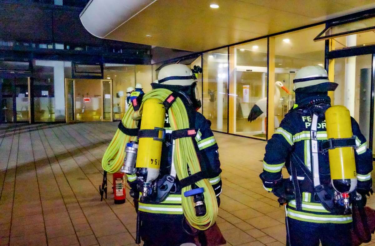 Pforzheimer Krankenhaus: Ein Toter bei Brand in Notaufnahme