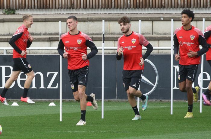 Training des VfB Stuttgart: Fünf Youngster spielen bei Bruno Labbadia vor