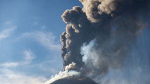 Vulkan Ätna spuckt Lava und Asche - Flughafen Catania vorerst geschlossen
