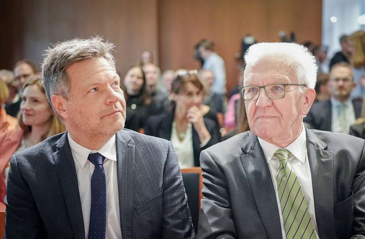 Der baden-württembergische Ministerpräsident Winfried Kretschmann mit dem Bundeswirtschaftsminister Robert Habeck