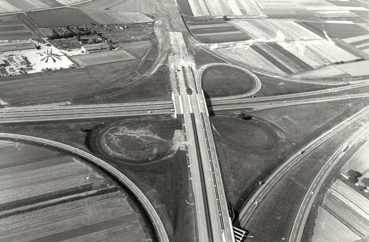 Ein Luftbild aus dem Jahr 1979 vom nie fertiggestellten Autobahnkreuz bei Gärtringen. Foto: Jan-Philipp Schlecht/KrZBB