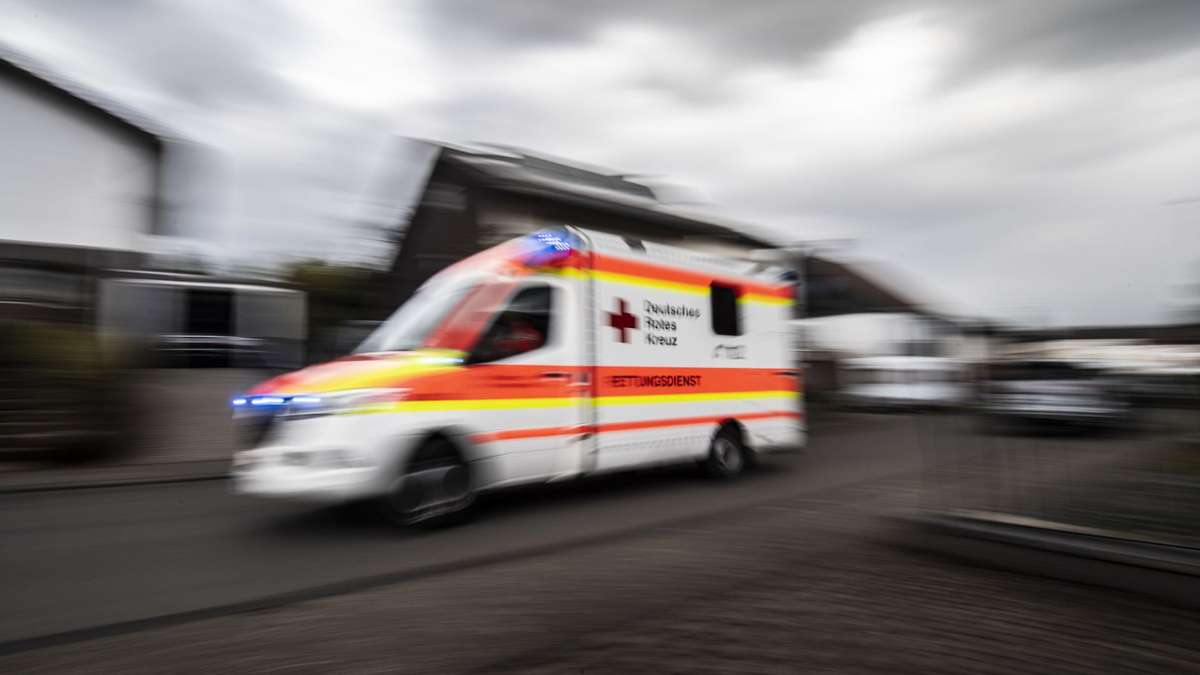 Unfall im Kreis Esslingen: Rote Ampel missachtet – Frau wird verletzt